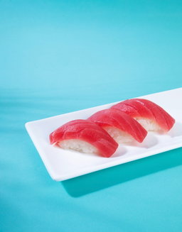 Sushi with tuna (45g) 1pc