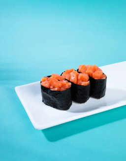 Gunkan with salmon (45g) 1pc