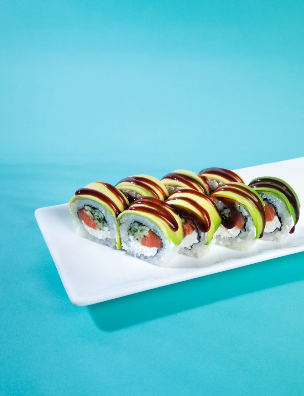 Salmon in tender avocado (280g) 8pc_0