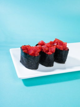 Spicy gunkan with tuna (45g) 1pc