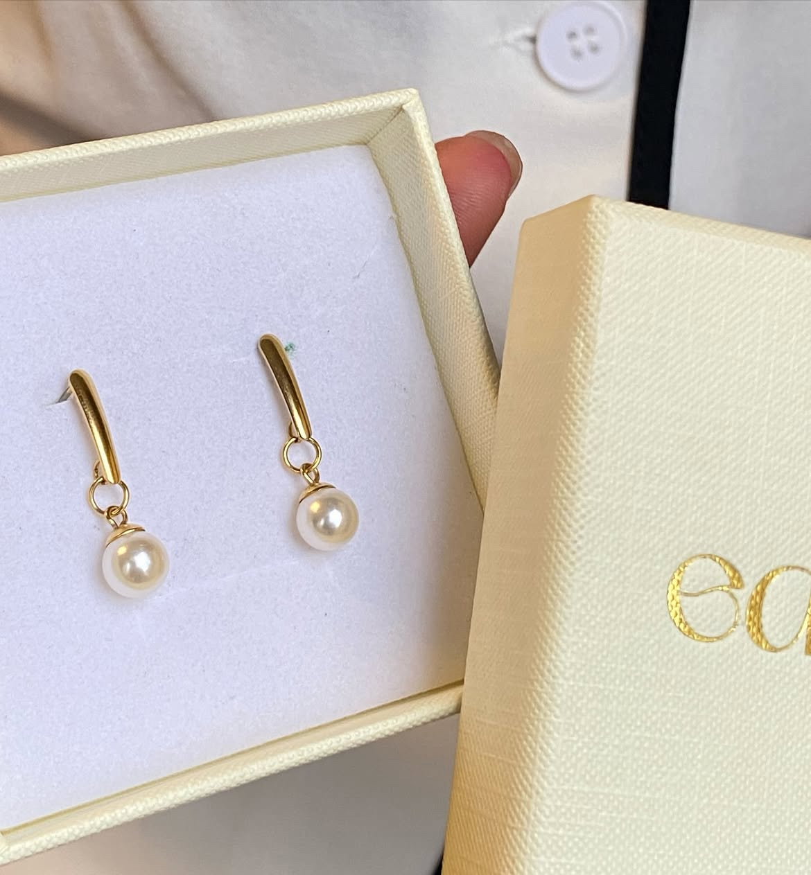 Pearl earrings _0