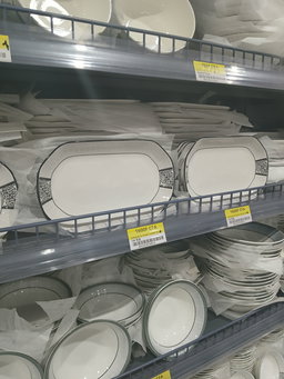 Plat de Service Ovale Prestige – Finition Porcelaine Décorée