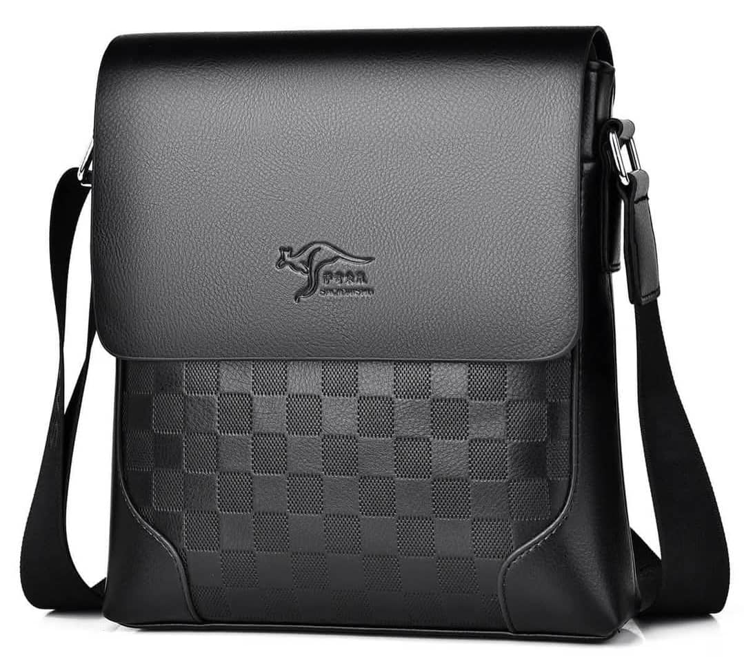 Sac en Bandoulière Mixte, Excellente Qualité. Prix de vente: 15 000 FCFA Bénéfice: 2000 FCFA/Sac vendu. Offre valable 30 jours renouvelable.