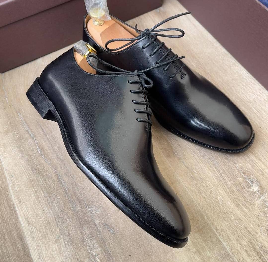 Chaussure Homme Cuir, Excellente Qualité. Pointure 39 à 46. Prix de vente: 45 000 FCFA Bénéfice 5000 FCFA/Chaussure vendue. Offre valable 30 jours renouvelable.