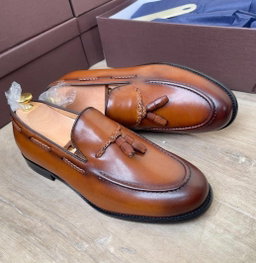 Chaussure Homme Cuir, Excellente Qualité. Pointure 39 à 46. Prix de vente: 45 000 FCFA  Bénéfice 5000 FCFA/Chaussure vendue. Offre valable 30 jours renouvelable.