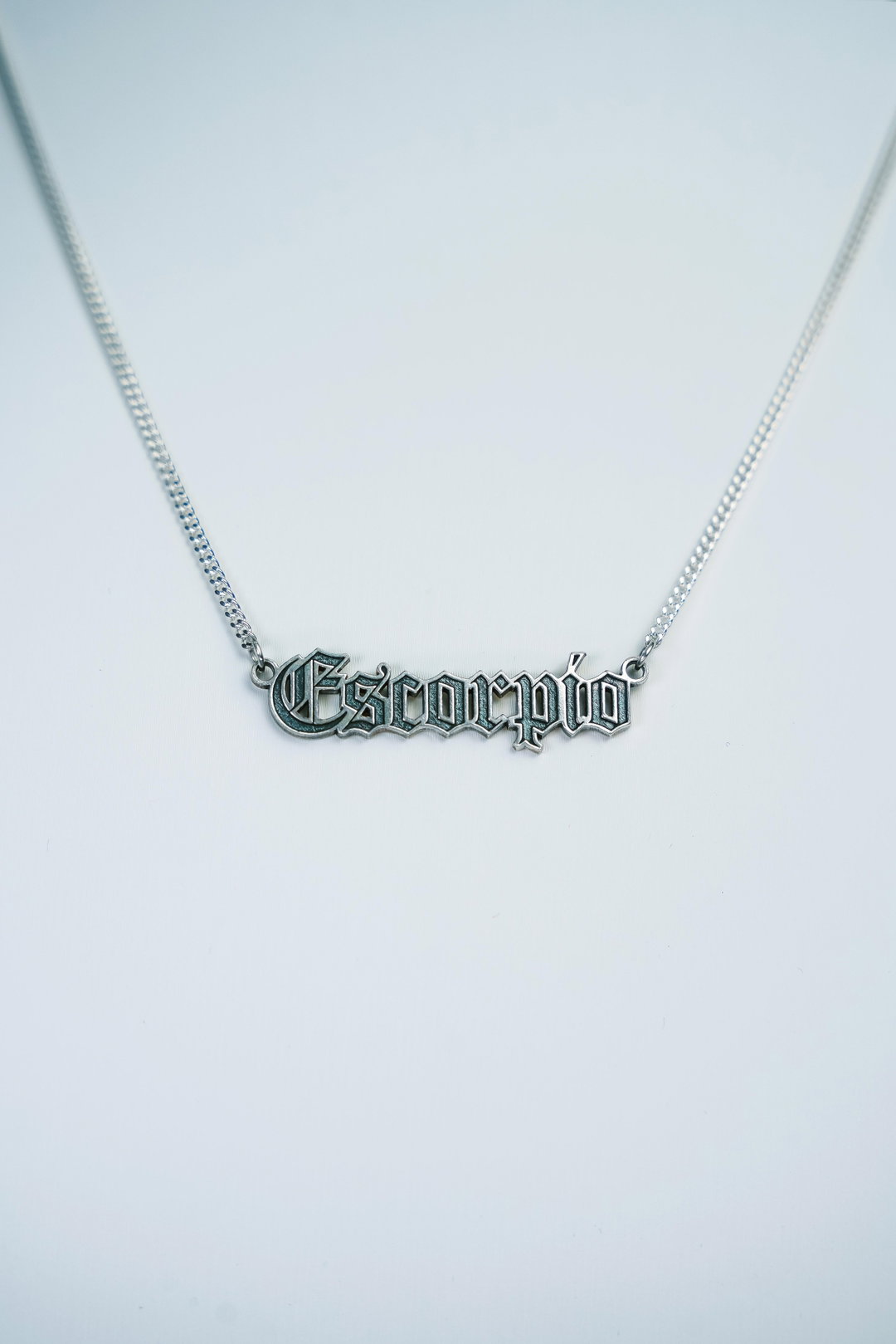 Collar Escorpio - 99.9% Plata pura y manifestada