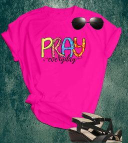 📝 Faith in Color – “Pray Everyday” Inspirational T-Shirt for the Spiritually Bold