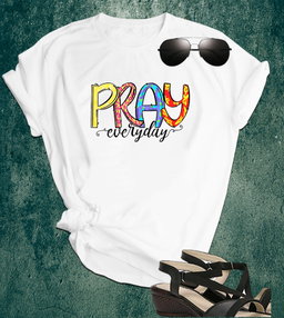 📝 Faith in Color – “Pray Everyday” Inspirational T-Shirt for the Spiritually Bold