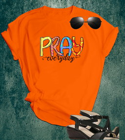 📝 Faith in Color – “Pray Everyday” Inspirational T-Shirt for the Spiritually Bold