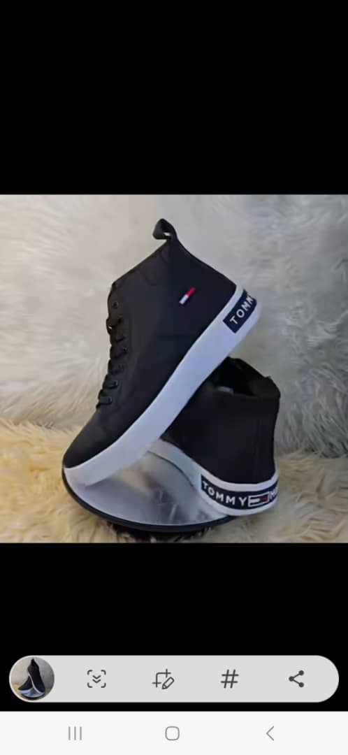 Chaussures Hommes Excellente Qualité & beau Design. Pointure 40 à 45. Prix 22 000 FCFA Bénéfice 2000 FCFA/Chaussure vendu. Offre valable 30 jours renouvelable.