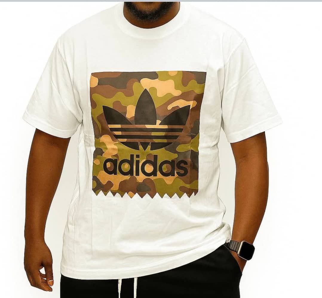 Tee-Shirts Homme Excellente Qualité. Prix: 13 000 FCFA  Bénéfice: 2000 FCFA/Tee-Shirt vendu