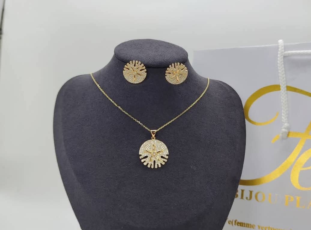 Bijoux, Or Plaqué. Prix de vente: 35 000 FCFA Bénéfice: 2000 FCFA/Bijoux Vendu. Offre valable 30 jours renouvelable.