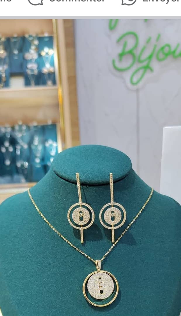 Bijoux, Or Plaqué. Prix de vente: 35 000 FCFA  Bénéfice: 2000 FCFA/Bijoux Vendu.  Offre valable 30 jours renouvelable._0