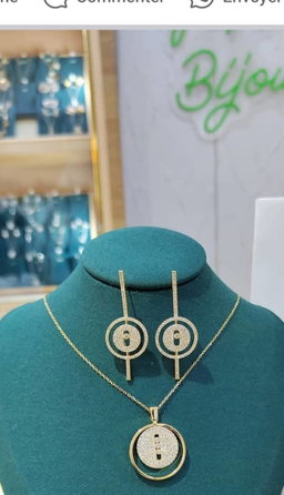 Bijoux, Or Plaqué. Prix de vente: 35 000 FCFA  Bénéfice: 2000 FCFA/Bijoux Vendu.  Offre valable 30 jours renouvelable.