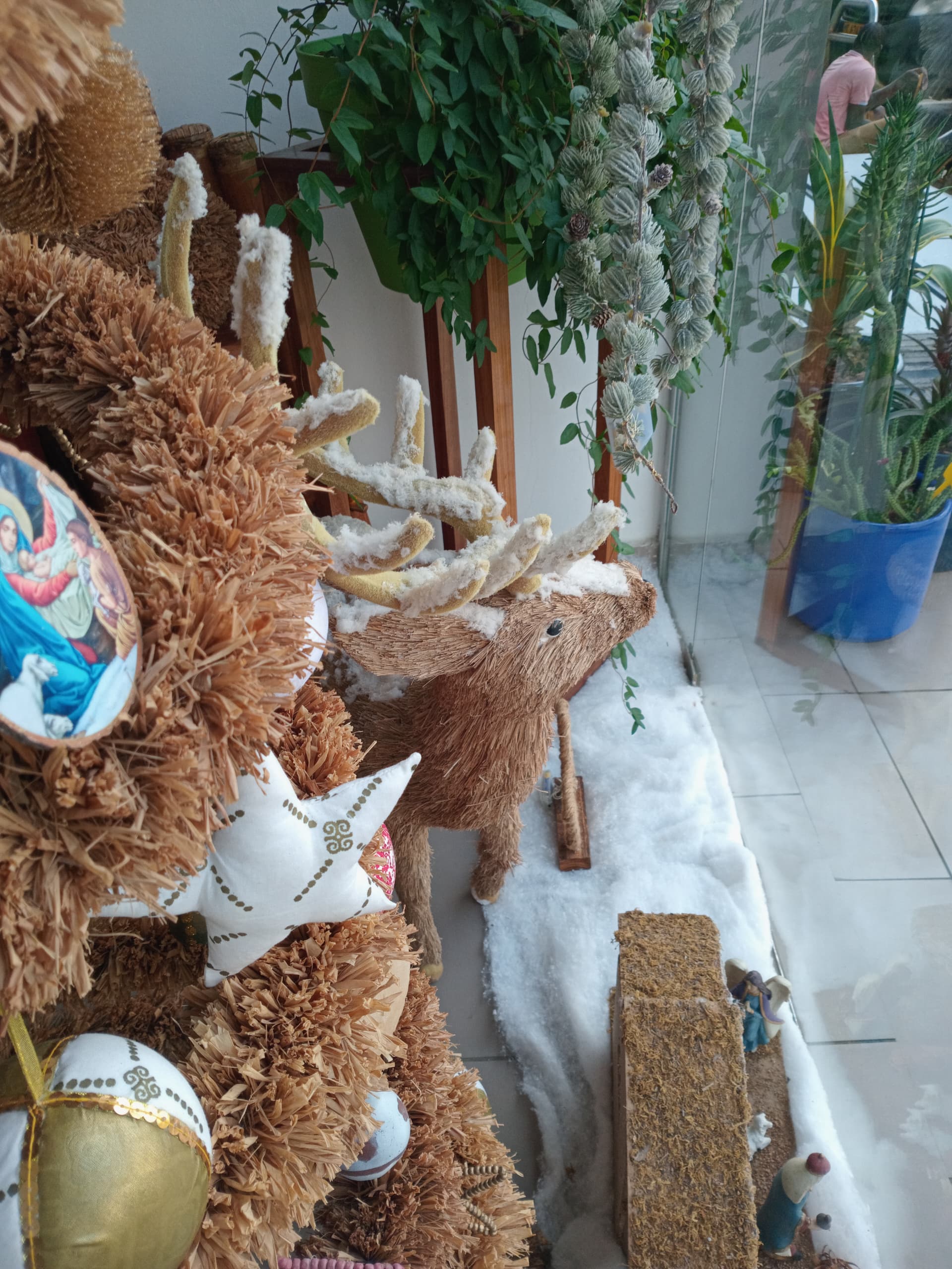 🦌 Renne de Noël en Raphia – Artisanat Naturel du Gabon_0