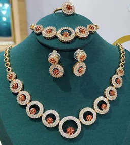Bijoux, Zirconium Blanc & Rouge . Prix de vente: 25 000 FCFA  Bénéfice: 2000 FCFA/Bijoux Vendu.  Offre valable 30 jours renouvelable.