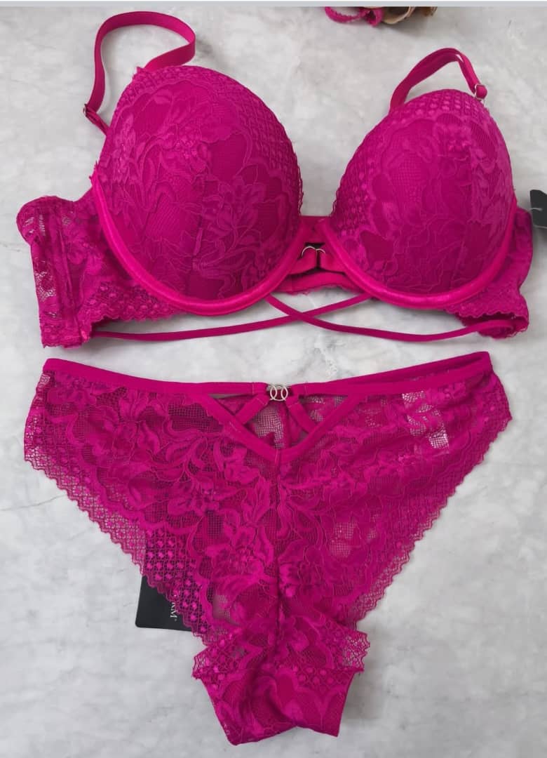 Lingerie Dame Excellente Qualité - Original Importé. Prix de vente: 13000 FCFA  Bénéfice 2000/Article vendu. Offre valable 30 jours renouvelable._0