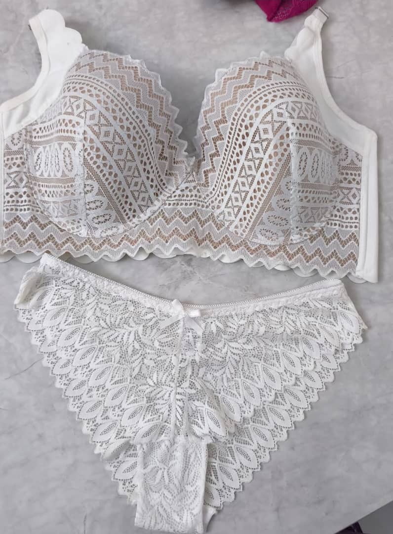 Lingerie Dame Excellente Qualité - Original Importé. Prix de vente: 13000 FCFA Bénéfice 2000/Article vendu. Offre valable 30 jours renouvelable.