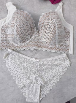 Lingerie Dame Excellente Qualité - Original Importé. Prix de vente: 13000 FCFA  Bénéfice 2000/Article vendu. Offre valable 30 jours renouvelable.