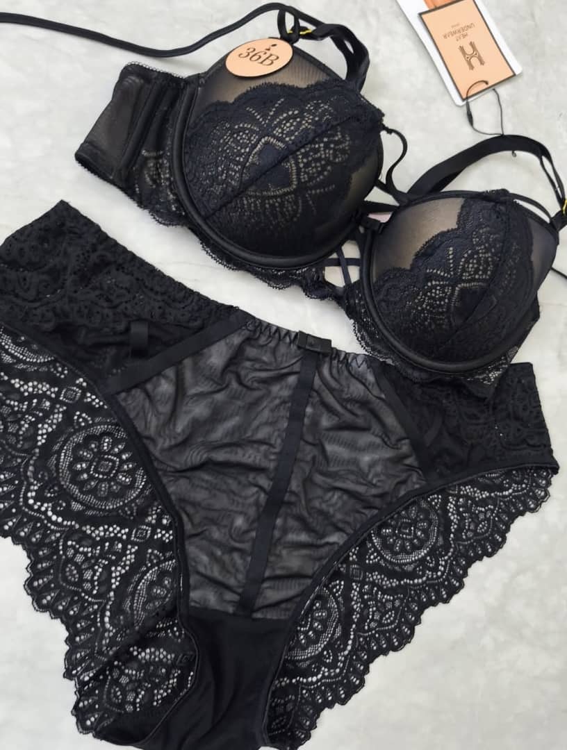 Lingerie Dame Excellente Qualité - Original Importé. Prix de vente: 13000 FCFA Bénéfice 2000/Article vendu. Offre valable 30 jours renouvelable.
