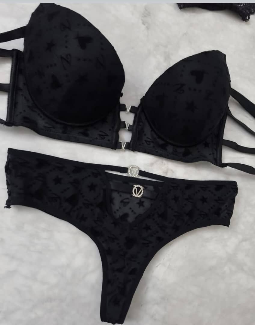 Lingerie Dame Excellente Qualité - Original Importé. Prix de vente: 13000 FCFA Bénéfice 2000/Article vendu. Offre valable 30 jours renouvelable.