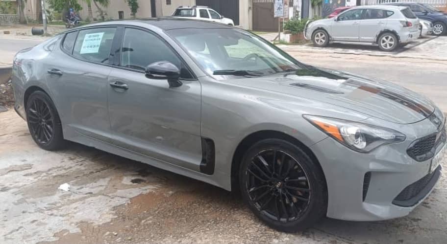 EN VENTE KIA STINGER, 2 CLÉS, DÉMARRAGE START,ANNÉE 07-2018, BOITE AUTOMATIQUE, 4 CYLINDRES, ESSENCE, Kilométrage :75000, TOUS LES PAPIERS SONT A JOUR. Détecteur de mouvement et de proximité Palettes au volant -Full Options Start-Stop Siège chauffant Gros coffre Commande vocale 5 modes de conduite : Mode Eco Mode Sport Mode Confort Mode Custom Mode Intelligent.  PRIX de vente: 10.8 MILLIONS à débattre. PRIX K.O: 9.5 MILLIONS K.O  Commission à la vente 100 000 FCFA.  