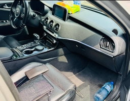 EN VENTE KIA STINGER, 2 CLÉS, DÉMARRAGE START,ANNÉE 07-2018, BOITE AUTOMATIQUE, 4 CYLINDRES, ESSENCE, Kilométrage :75000, TOUS LES PAPIERS SONT A JOUR. Détecteur de mouvement et de proximité Palettes au volant -Full Options Start-Stop Siège chauffant Gros coffre Commande vocale 5 modes de conduite : Mode Eco Mode Sport Mode Confort Mode Custom Mode Intelligent.  PRIX de vente: 10.8 MILLIONS à débattre. PRIX K.O: 9.5 MILLIONS K.O  Commission à la vente 100 000 FCFA.  