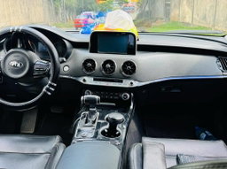 EN VENTE KIA STINGER, 2 CLÉS, DÉMARRAGE START,ANNÉE 07-2018, BOITE AUTOMATIQUE, 4 CYLINDRES, ESSENCE, Kilométrage :75000, TOUS LES PAPIERS SONT A JOUR. Détecteur de mouvement et de proximité Palettes au volant -Full Options Start-Stop Siège chauffant Gros coffre Commande vocale 5 modes de conduite : Mode Eco Mode Sport Mode Confort Mode Custom Mode Intelligent.  PRIX de vente: 10.8 MILLIONS à débattre. PRIX K.O: 9.5 MILLIONS K.O  Commission à la vente 100 000 FCFA.  