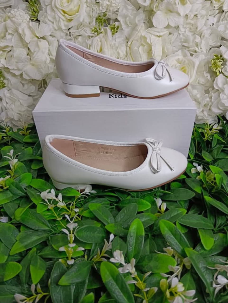 Chaussures Enfants Excellente Qualité. Pointure 30 à 35. Prix de vente: 15 000 FCFA Bénéfice: 2000 FCFA. Offre valable 30 jours renouvelable.
