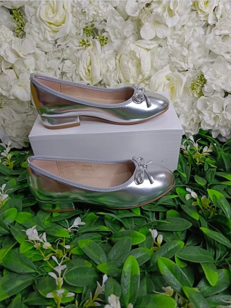 Chaussures Enfants Excellente Qualité. Pointure 30 à 35. Prix de vente: 15 000 FCFA Bénéfice: 2000 FCFA. Offre valable 30 jours renouvelable.