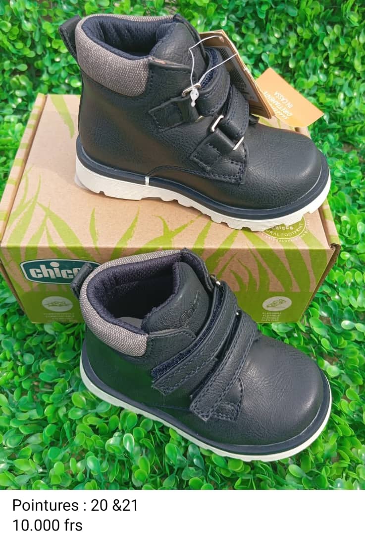 Chaussures Enfants de Marque CHICCO. Prix de vente: 15 000 FCFA Bénéfice: 2000 FCFA. Offre valable 30 jours renouvelable.