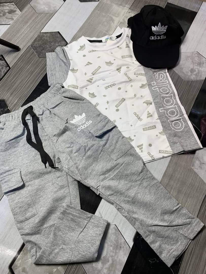 Vêtements Enfants Super Qualité 2 à 7ans. Prix de vente: 15 000 FCFA Bénéfice: 2000 FCFA. Offre valable 30 jours renouvelable.