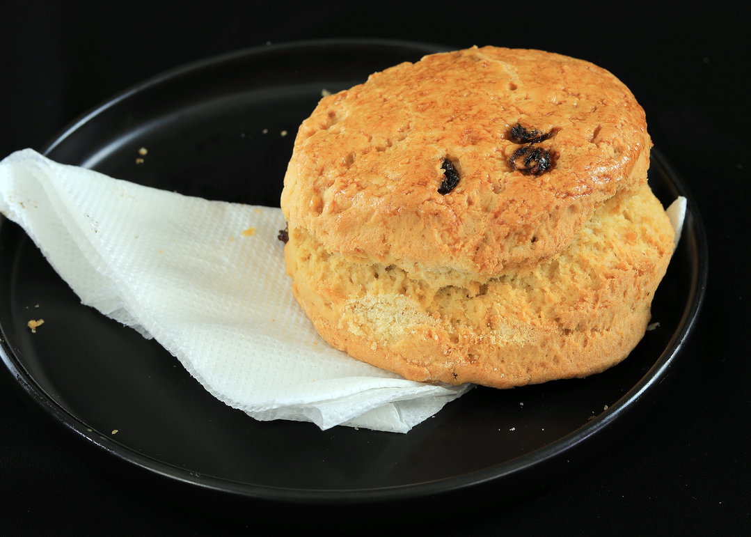 Fruit scone 