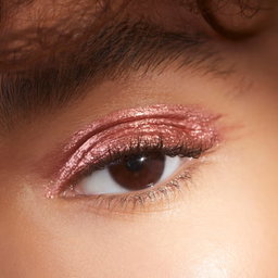 Sombra de ojos líquida metálica