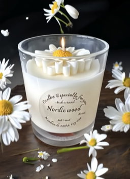 Nordic wood scented candle 