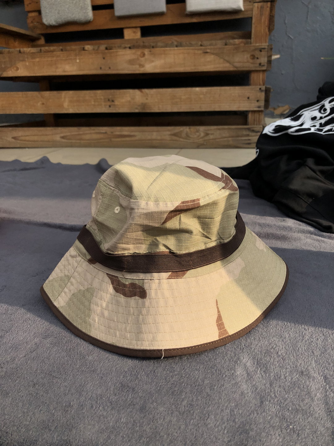 Bucket-hat