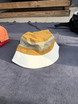 Bucket-hat