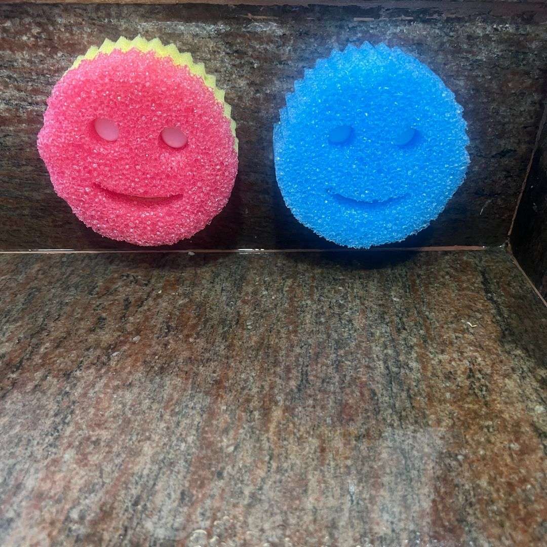Smiley Buddy – The Holder | سمايلي بَدي – تعليقة اللّيف _7