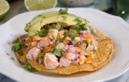 Tostada con ceviche de camarón 100gr