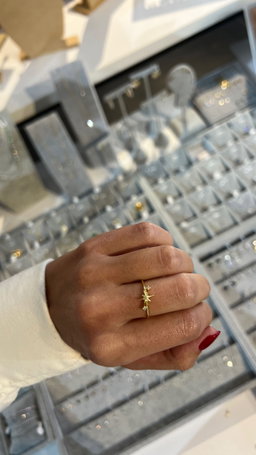 Belen star ring