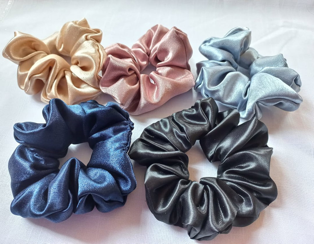 ๐ท Satin Scrunchies