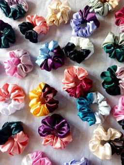 🌷 Satin Scrunchies