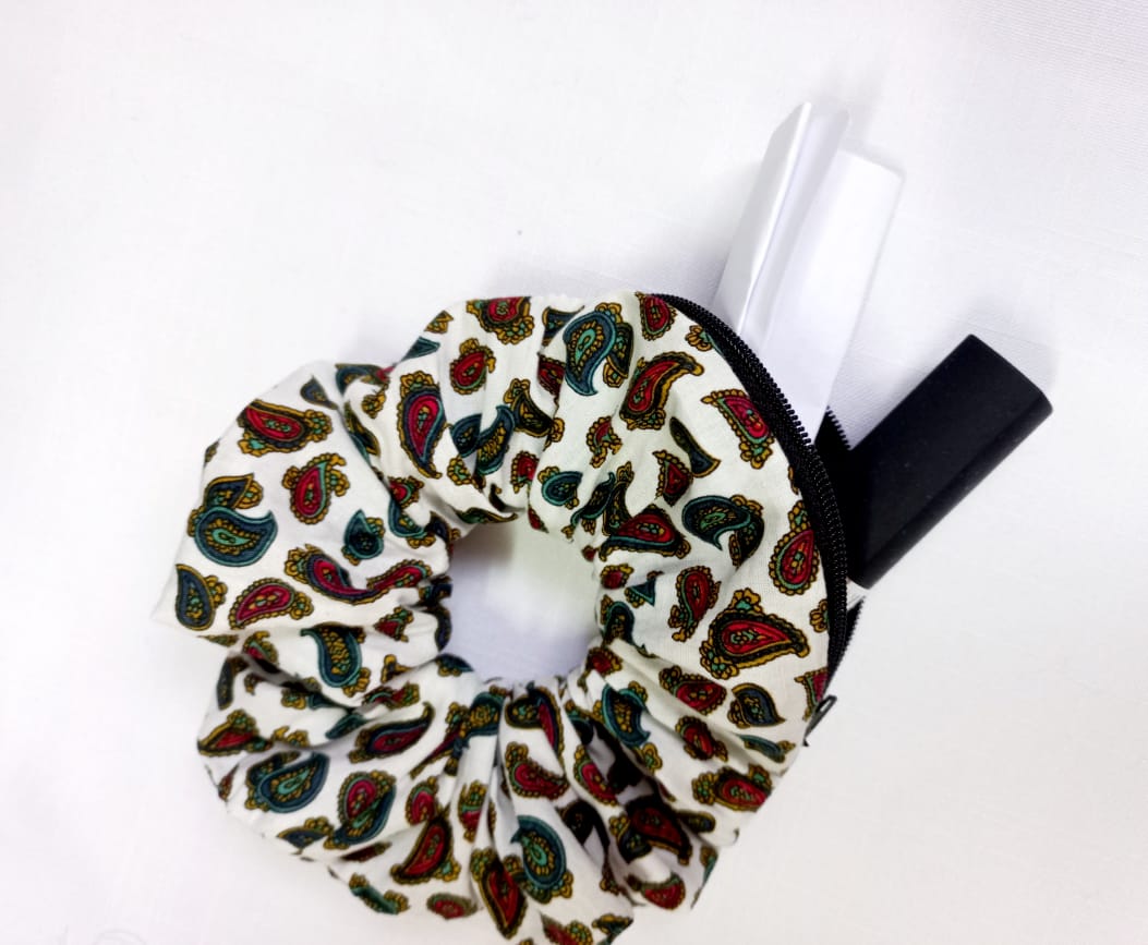 🌼 Zip Scrunchie – Your Little Secret Keeper_3
