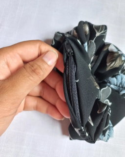 🌼 Zip Scrunchie – Your Little Secret Keeper