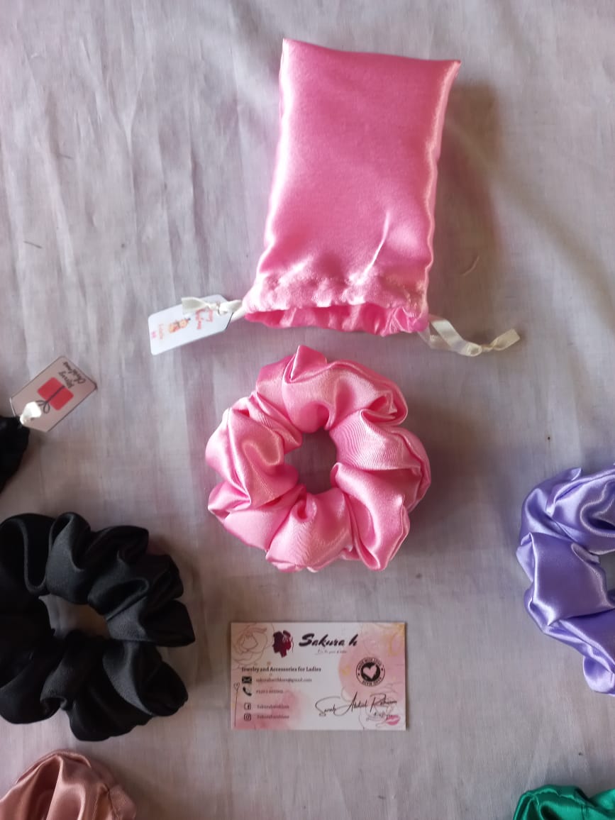 🎁 Scrunchie + Matching Pouch Gift Set _1