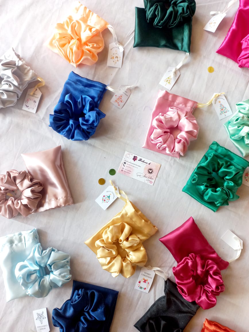 🎁 Scrunchie + Matching Pouch Gift Set _0