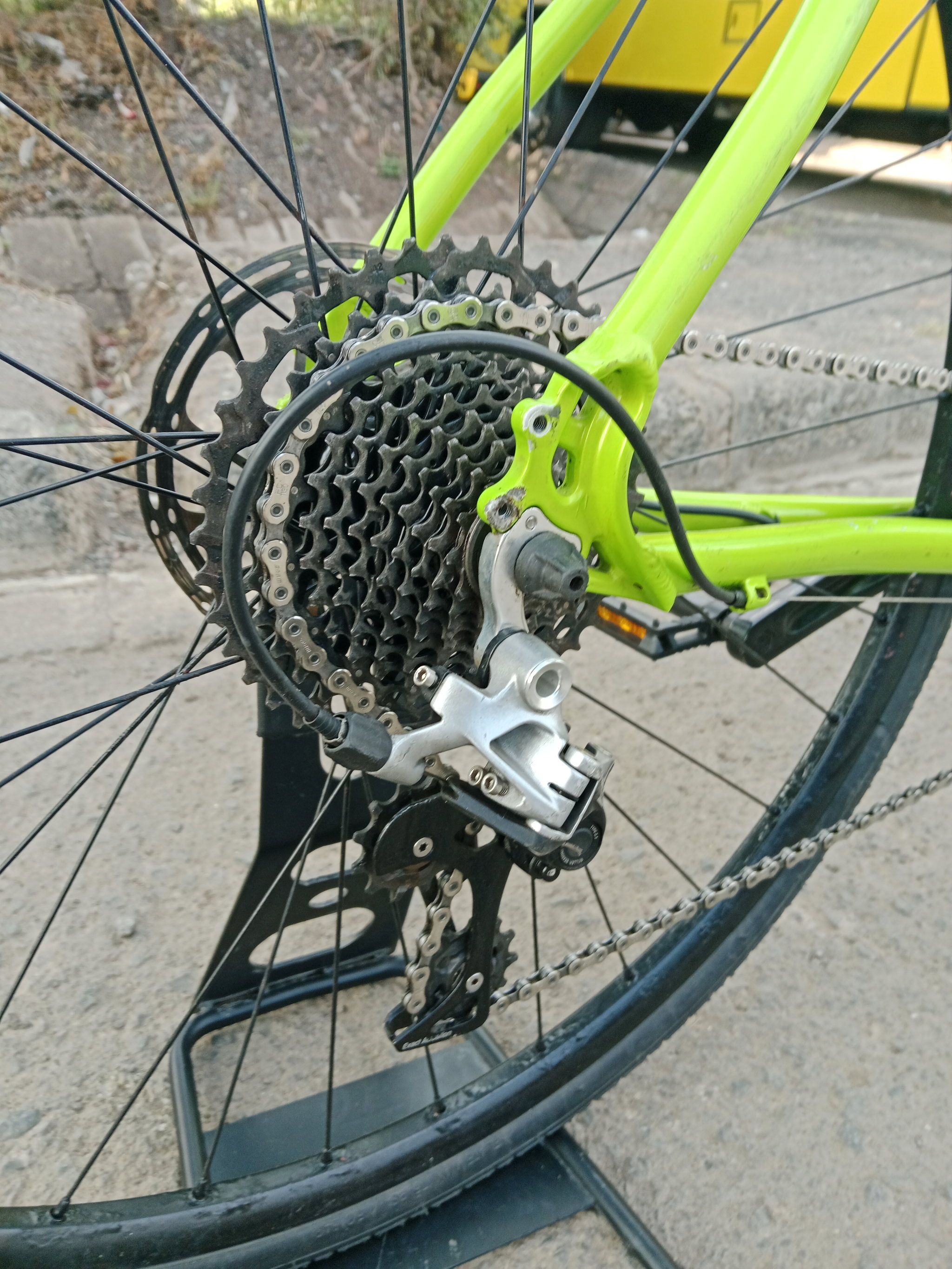Planet X London Road Rival 1×11 – Size 53 cm (Fluoro Green)_2