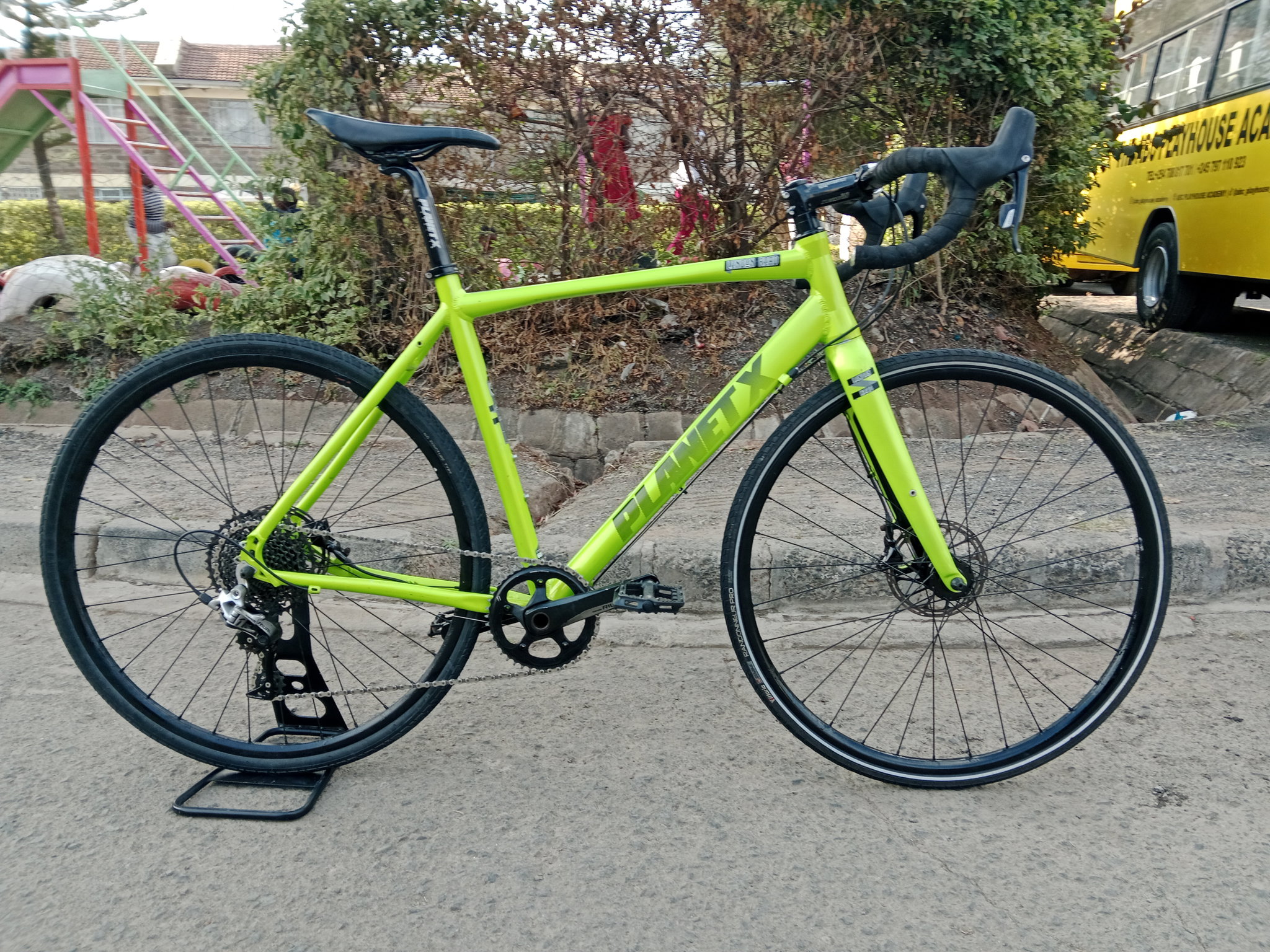 Planet X London Road Rival 1×11 – Size 53 cm (Fluoro Green)_1