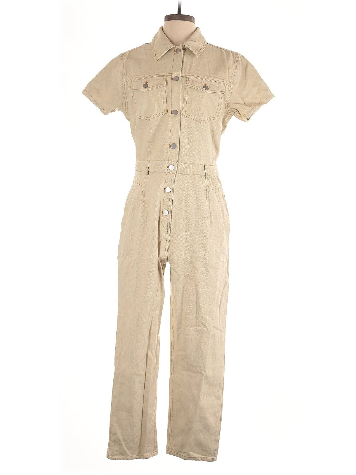 Enterizo beige estilo cargo con botones frontales (Talla S)_0