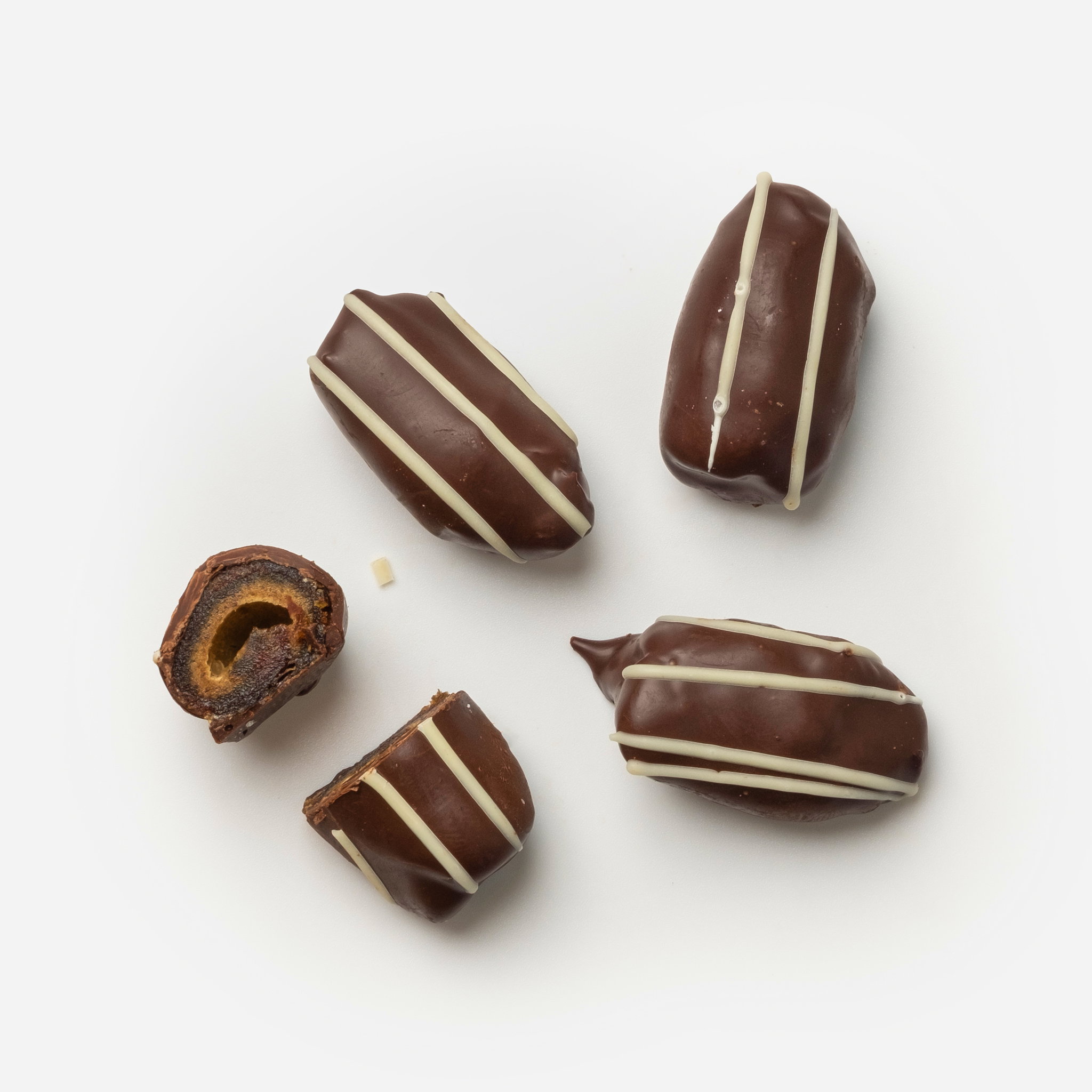 Roots Seedless Dates with Dark Belgian Chocolate 100g_1